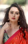 Shruti Marathe photo